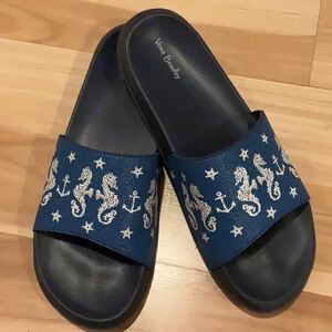 Vera Bradley Beach or pool slides Seahorse of Course size large 9-10 EUC Blue